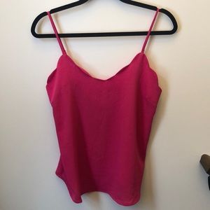 Women’s hot pink tank top with scallop border - excellent used condition size M
